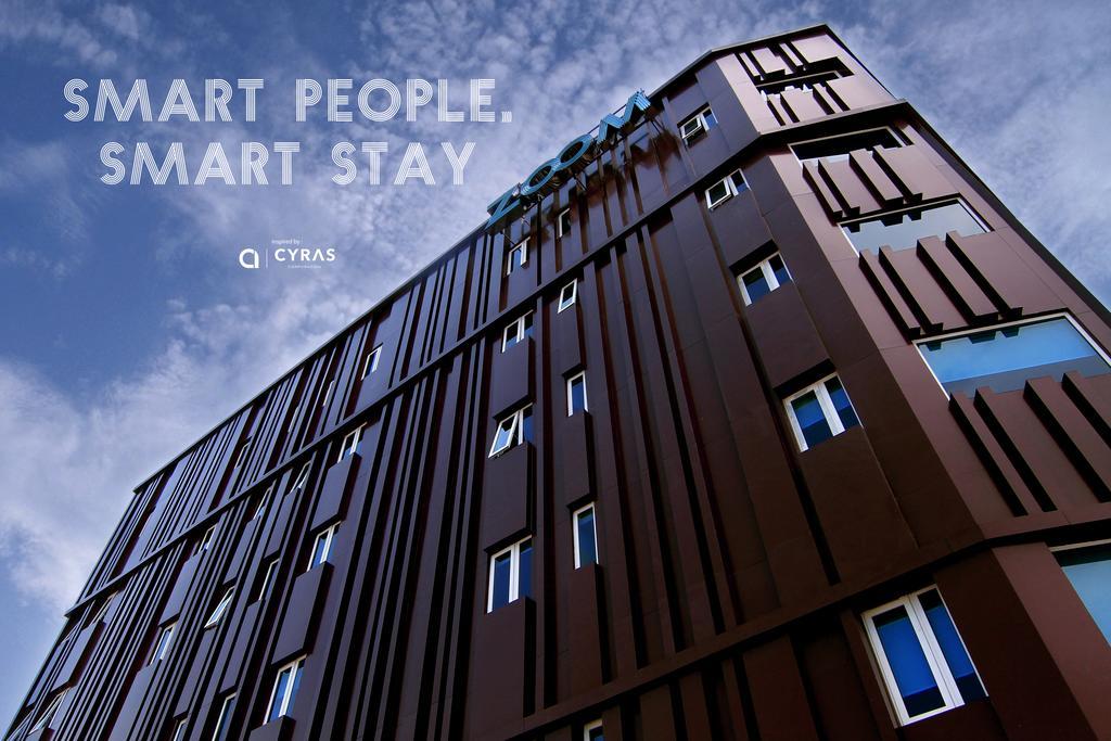Zoom Smart Hotel Jemursari Surabaya Exterior photo
