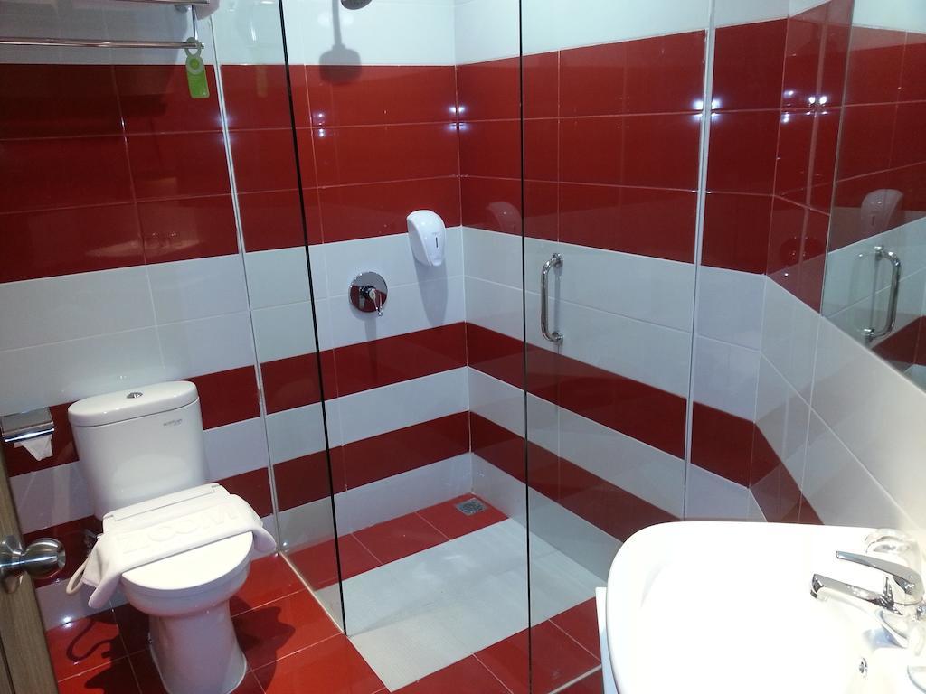 Zoom Smart Hotel Jemursari Surabaya Exterior photo