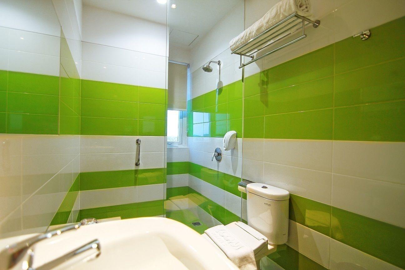 Zoom Smart Hotel Jemursari Surabaya Exterior photo