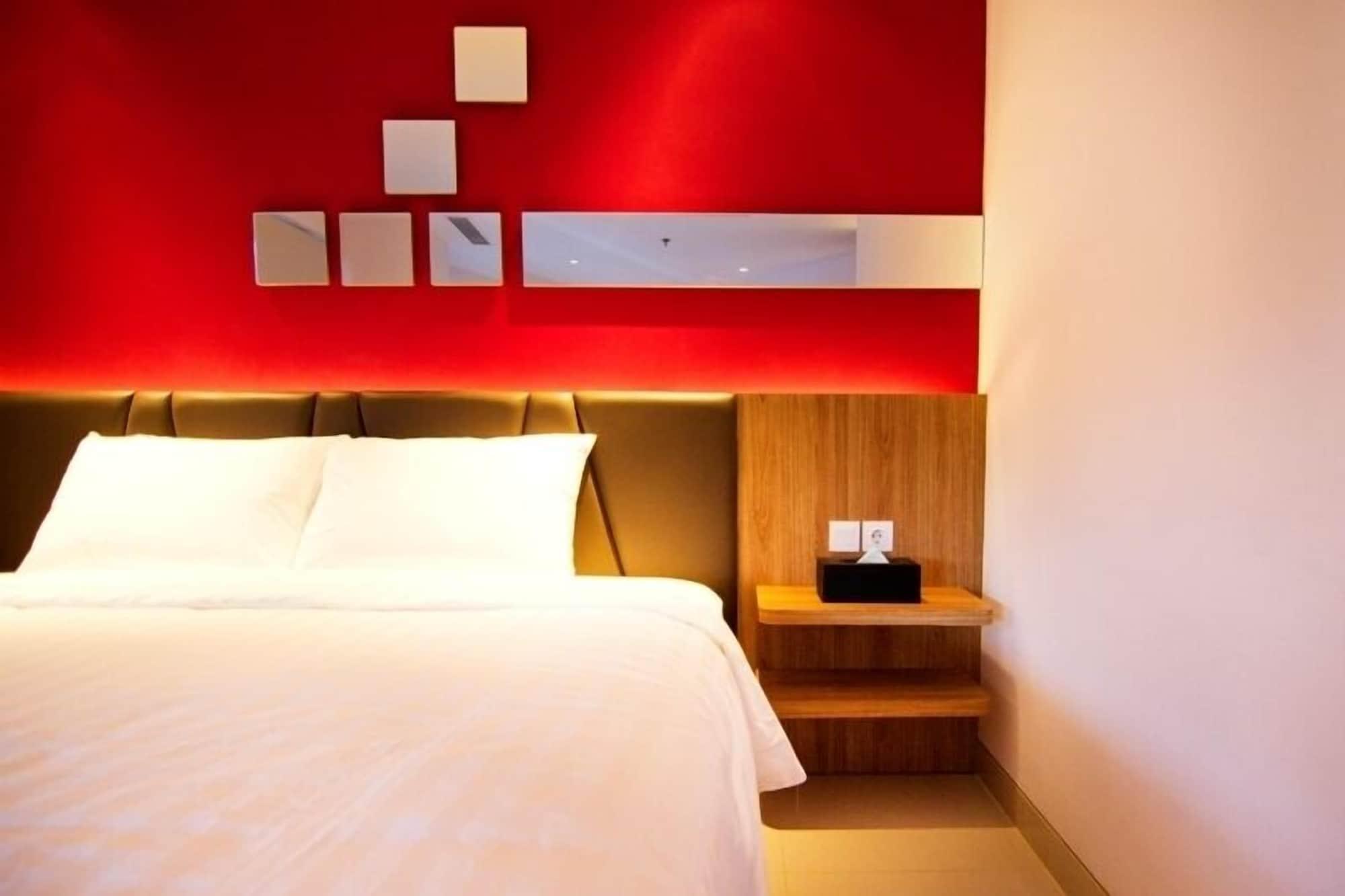 Zoom Smart Hotel Jemursari Surabaya Exterior photo