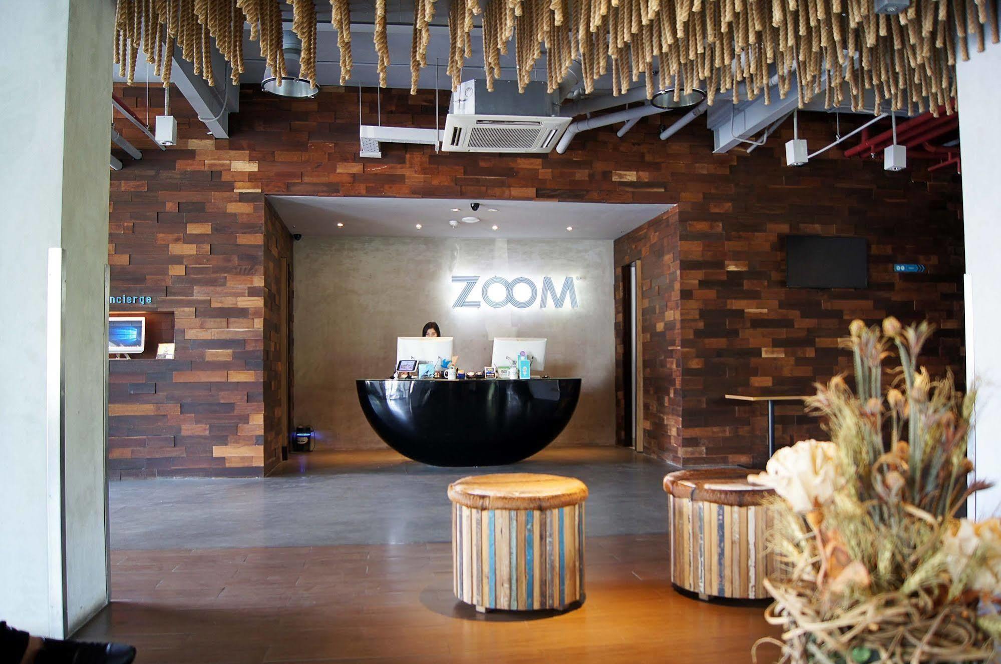 Zoom Smart Hotel Jemursari Surabaya Exterior photo