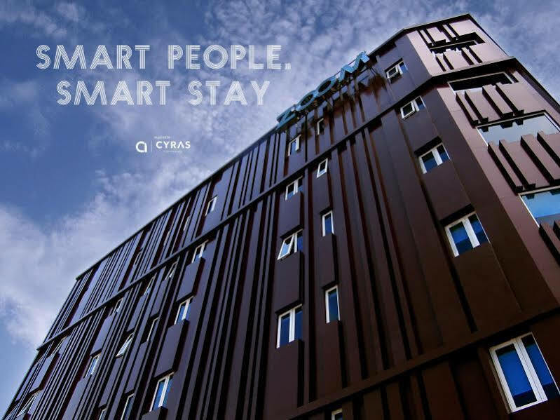 Zoom Smart Hotel Jemursari Surabaya Exterior photo